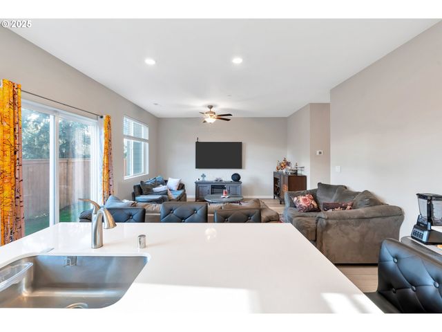 1929 Ne 100TH Cir, Vancouver, WA 98686