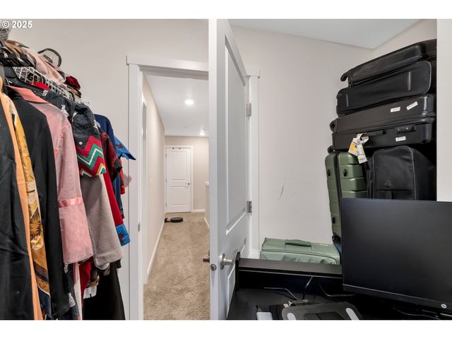 1929 Ne 100TH Cir, Vancouver, WA 98686