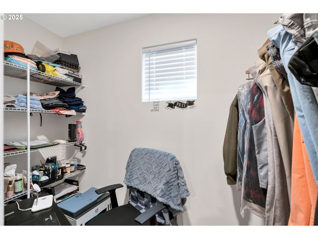 1929 Ne 100TH Cir, Vancouver, WA 98686