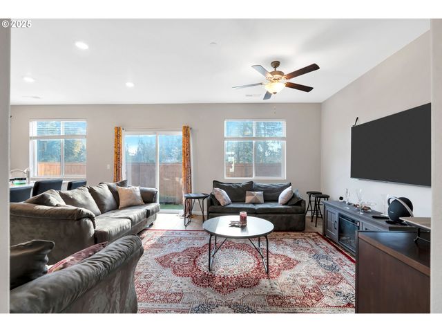 1929 Ne 100TH Cir, Vancouver, WA 98686