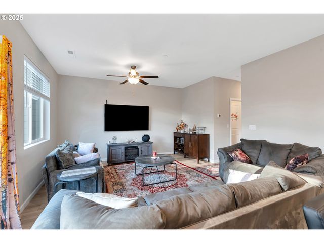 1929 Ne 100TH Cir, Vancouver, WA 98686