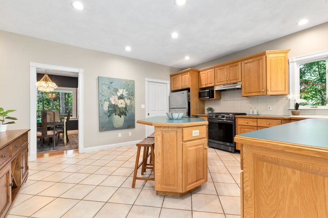 64 Leslie Rd, Rowley, MA 01969