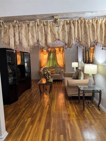 745 E 231st Street 3F, Bronx, NY 10466