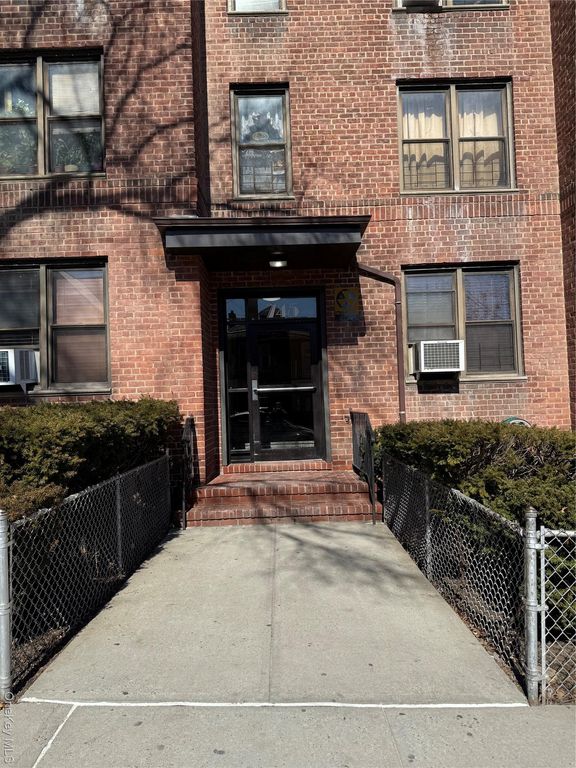 745 E 231st Street 3F, Bronx, NY 10466