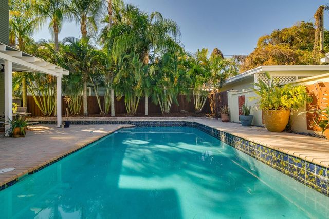 1027 S DAKOTA AVENUE, Tampa, FL 33606