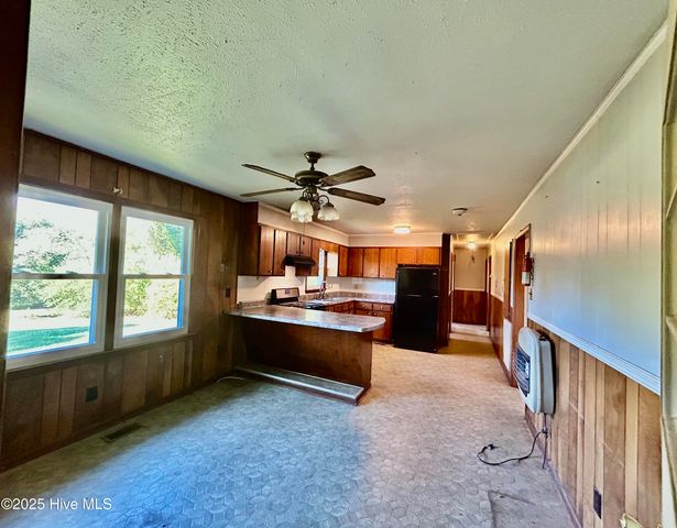 1918 Us 74 E Highway, Hamlet, NC 28345