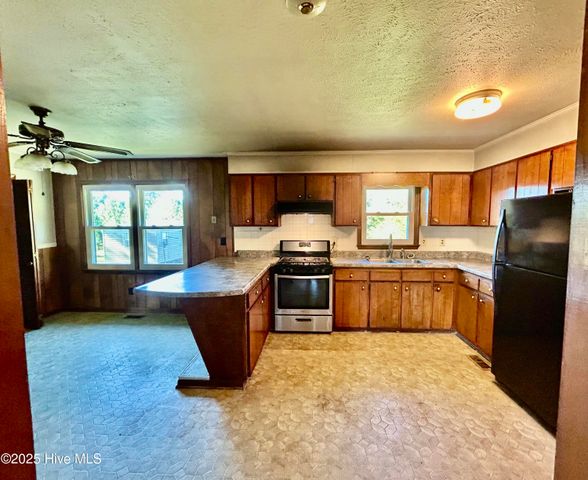 1918 Us 74 E Highway, Hamlet, NC 28345