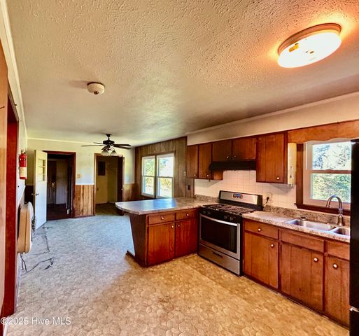 1918 Us 74 E Highway, Hamlet, NC 28345