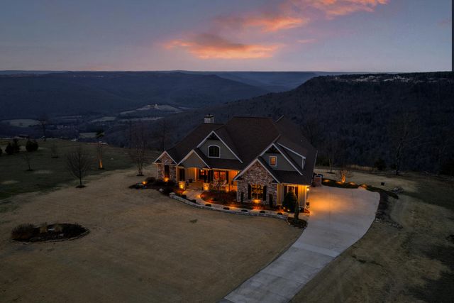 985 Sunset Circle, Jasper, TN 37347