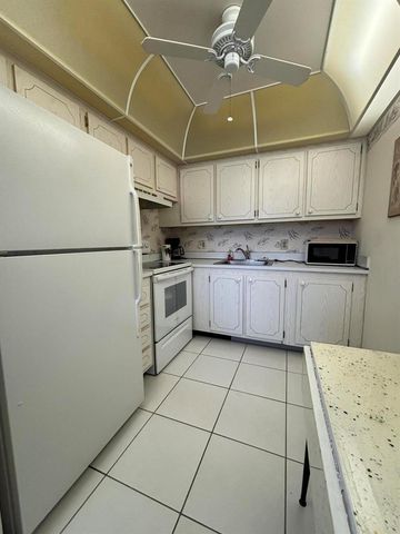 3000 SPRINGDALE Boulevard 316, Palm Springs, FL 33461