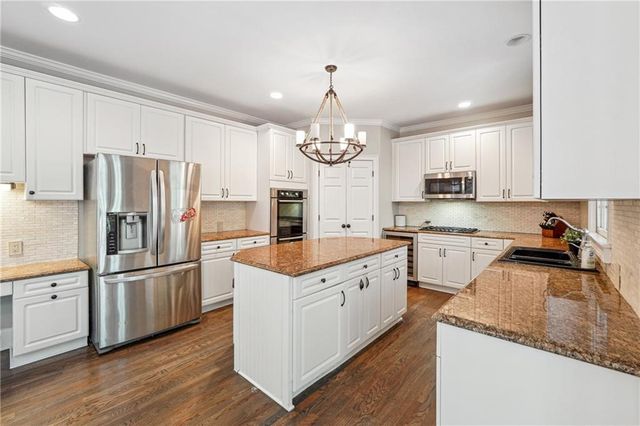 650 Garden Wilde Place, Roswell, GA 30075