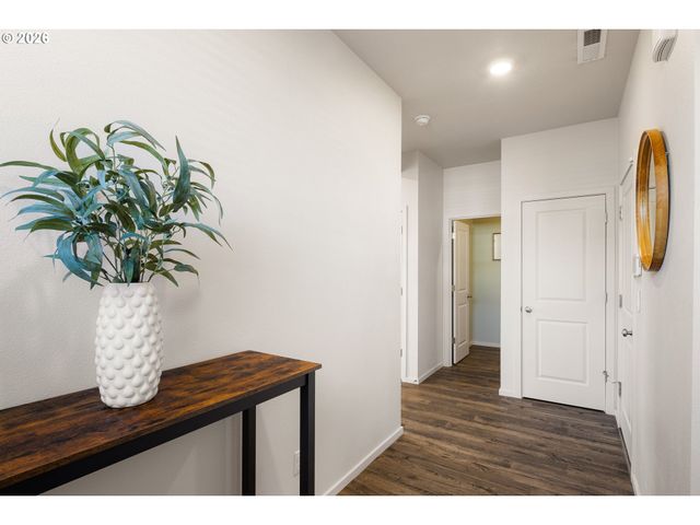 2483 30TH Pl, Springfield, OR 97477