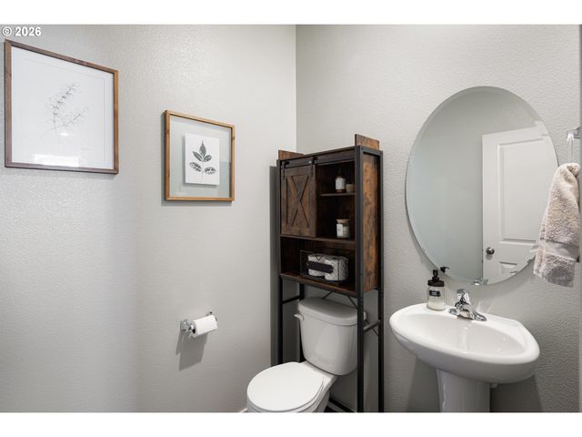 2483 30TH Pl, Springfield, OR 97477