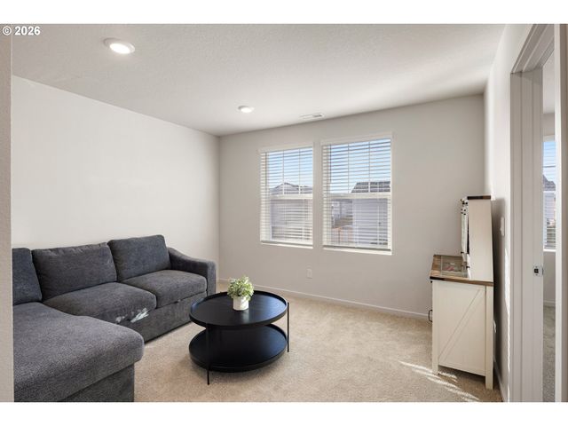 2483 30TH Pl, Springfield, OR 97477