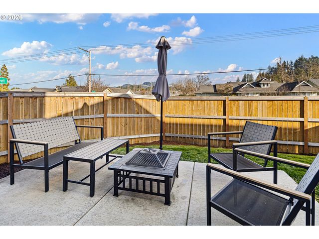 2483 30TH Pl, Springfield, OR 97477