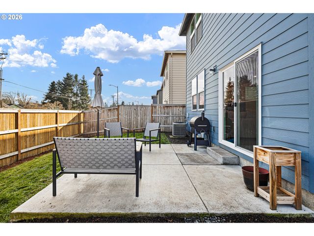 2483 30TH Pl, Springfield, OR 97477