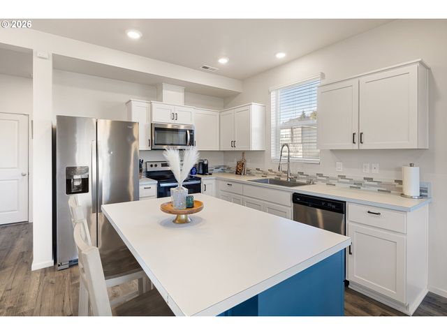 2483 30TH Pl, Springfield, OR 97477