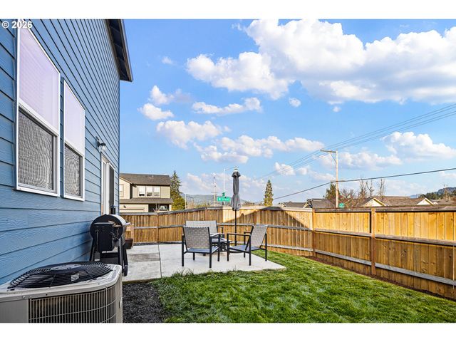2483 30TH Pl, Springfield, OR 97477
