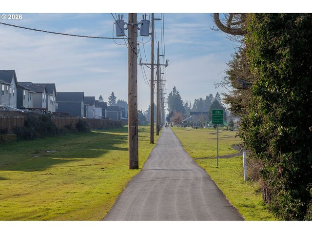 2483 30TH Pl, Springfield, OR 97477