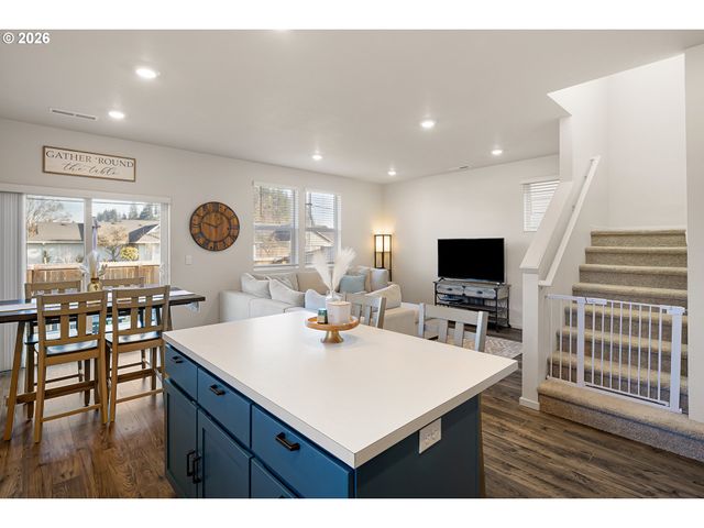 2483 30TH Pl, Springfield, OR 97477