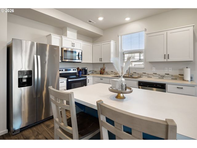 2483 30TH Pl, Springfield, OR 97477