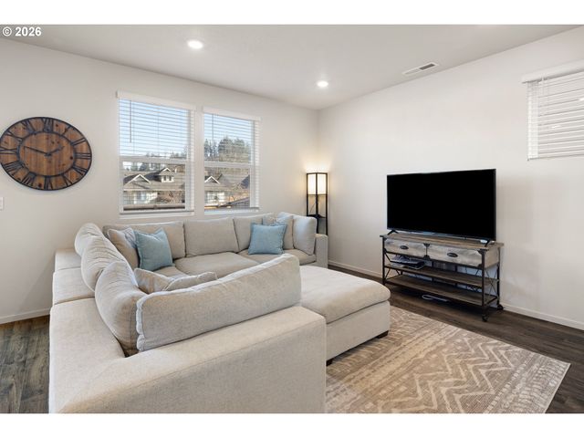 2483 30TH Pl, Springfield, OR 97477