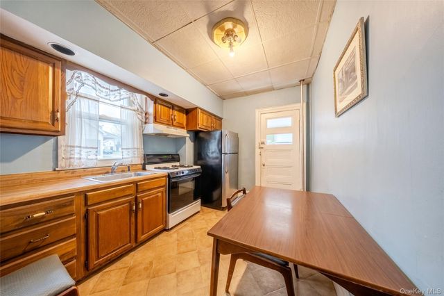 2512 Maclay Avenue, Bronx, NY 10461