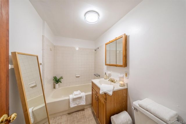 2512 Maclay Avenue, Bronx, NY 10461