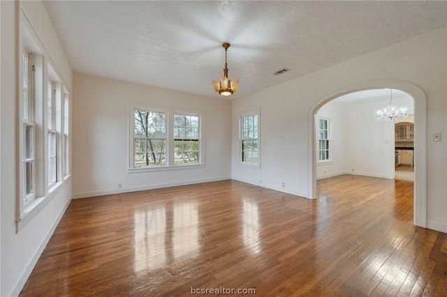 409 North Hutchins, Bryan, TX 77803