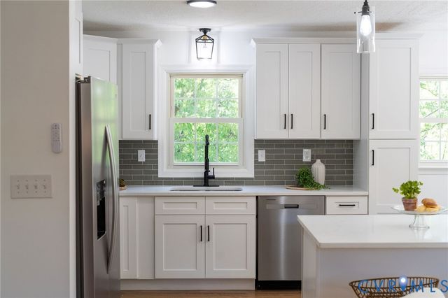 2208 Banbury St, Charlottesville, VA 22901