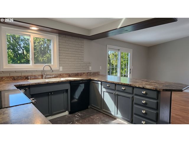 815 VALLEYWOOD Dr, Salem, OR 97306
