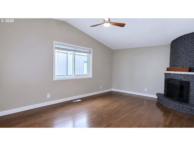 815 VALLEYWOOD Dr, Salem, OR 97306