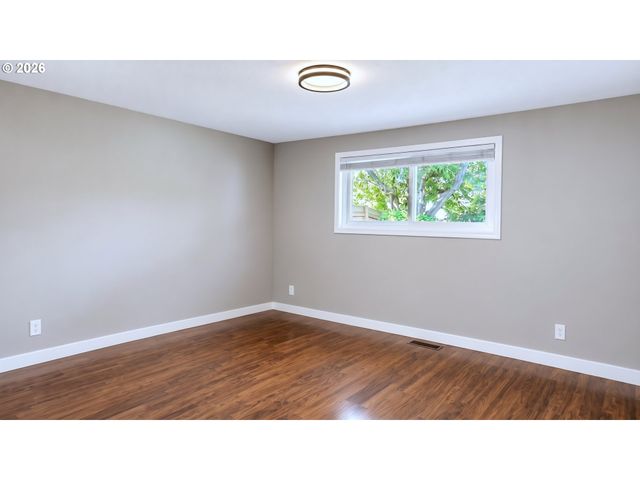 815 VALLEYWOOD Dr, Salem, OR 97306