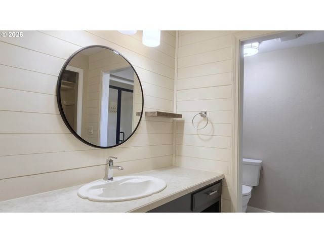 815 VALLEYWOOD Dr, Salem, OR 97306
