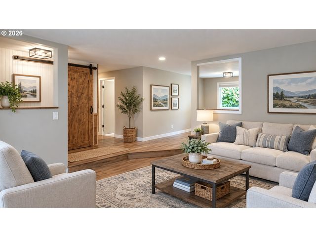 815 VALLEYWOOD Dr, Salem, OR 97306