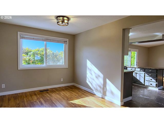815 VALLEYWOOD Dr, Salem, OR 97306