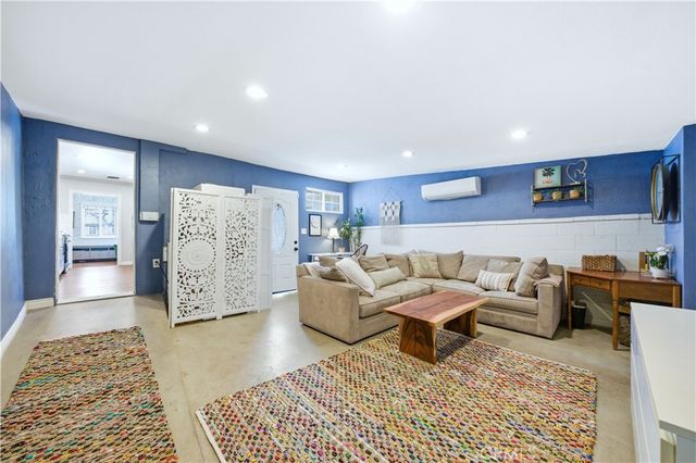 420 Montana Street, Monrovia, CA 91016