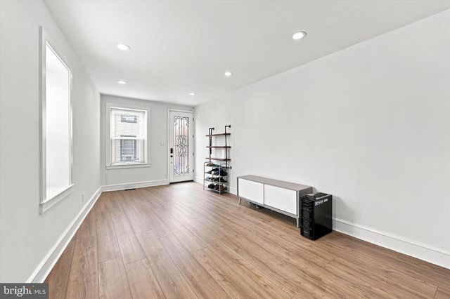 305 CARSON ST, Philadelphia, PA 19128