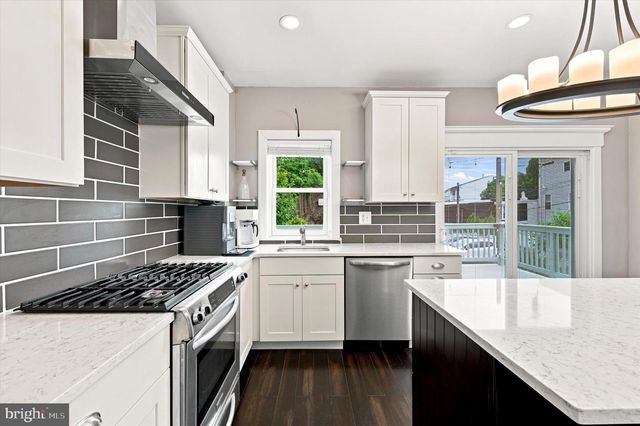 305 CARSON ST, Philadelphia, PA 19128