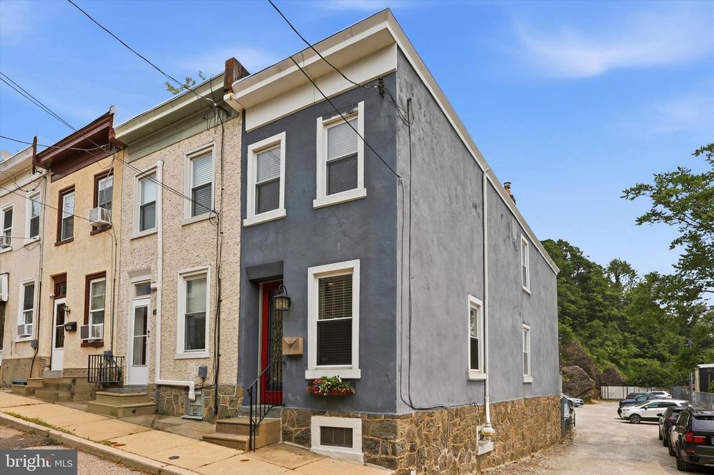 305 CARSON ST, Philadelphia, PA 19128