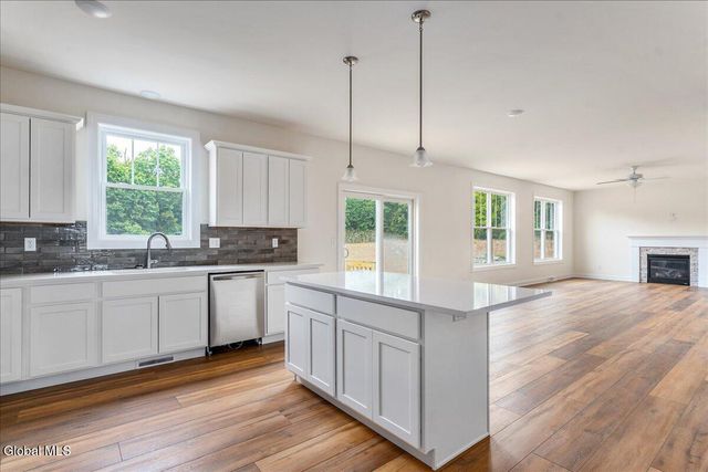 24 Eastpointe Drive, Saratoga Springs, NY 12866