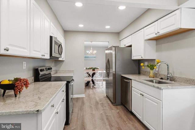 8411 RED WING LN, Lanham, MD 20706