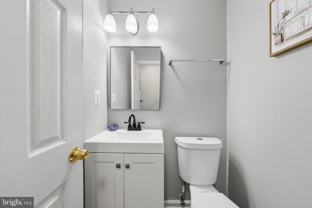 8411 RED WING LN, Lanham, MD 20706