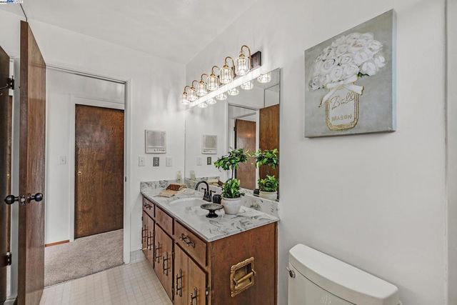 5021 Heyer Ave, Castro Valley, CA 94552