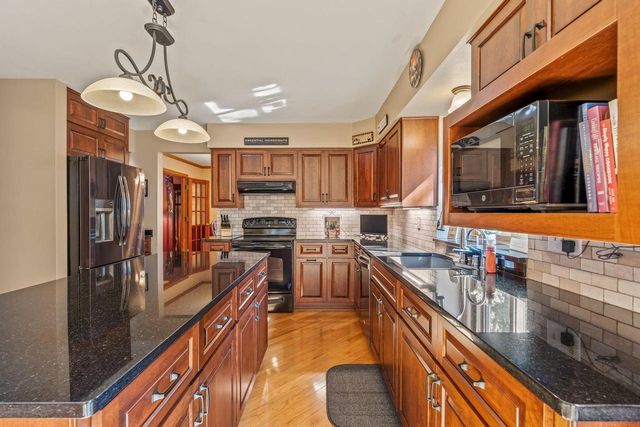 505 Everett DRIVE, Waukesha, WI 53188