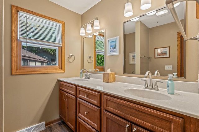 505 Everett DRIVE, Waukesha, WI 53188