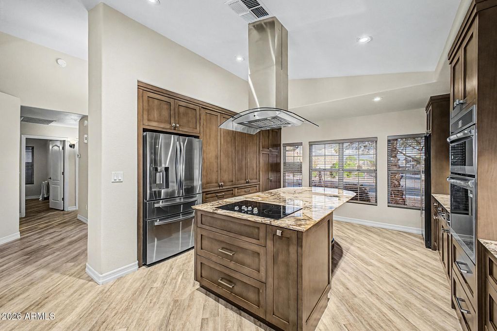 Image 10 of property listing at 4102 E ROCK WREN Road, Phoenix, AZ 85044