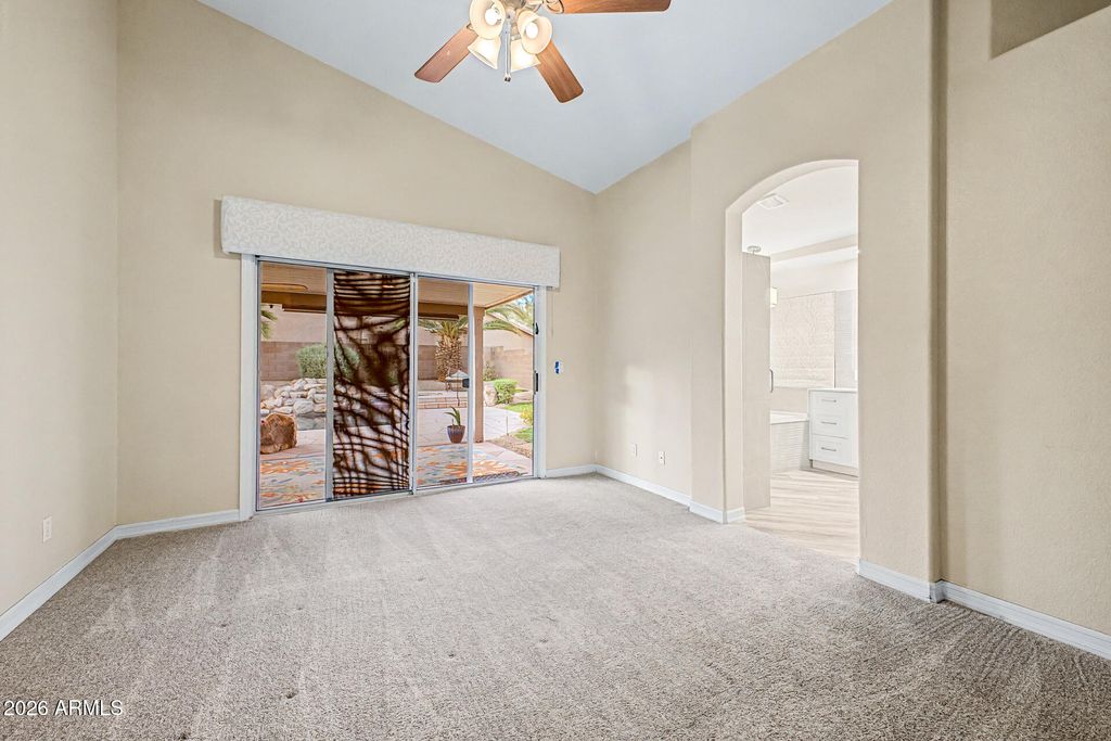 Image 11 of property listing at 4102 E ROCK WREN Road, Phoenix, AZ 85044