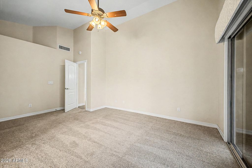 Image 12 of property listing at 4102 E ROCK WREN Road, Phoenix, AZ 85044