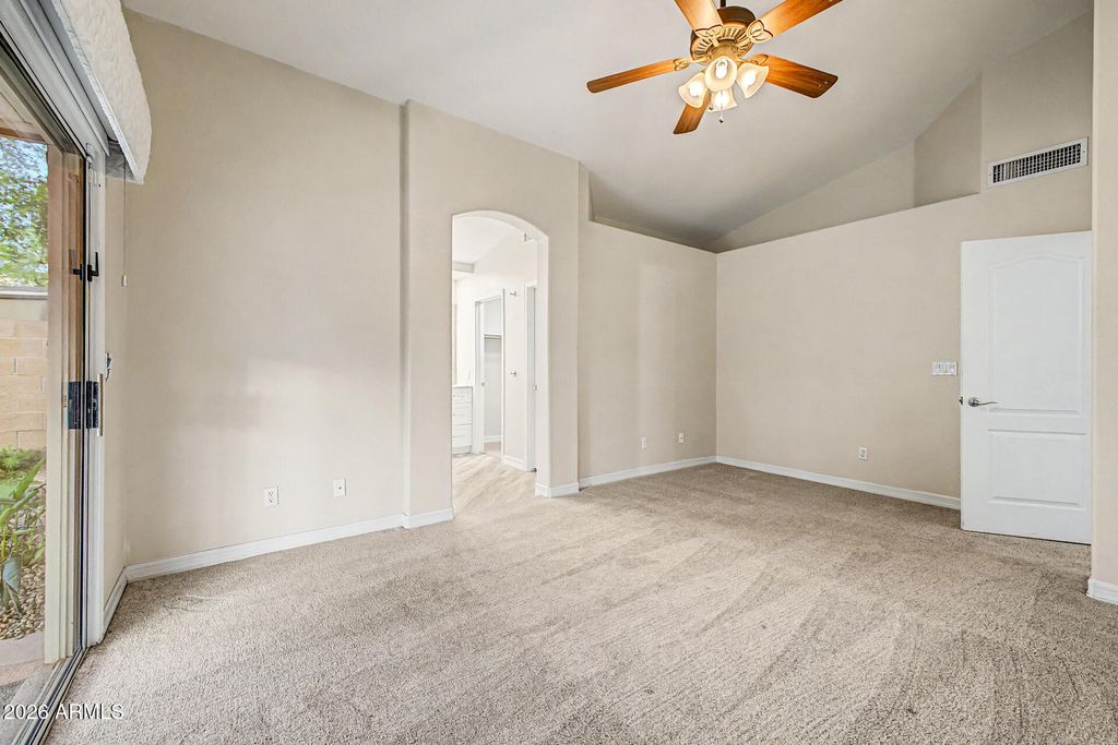 Image 13 of property listing at 4102 E ROCK WREN Road, Phoenix, AZ 85044
